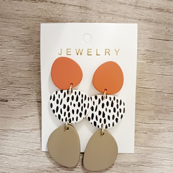 3 for $10 Fashion earrings - Picture 3 of 4